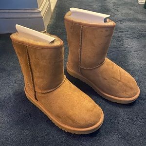 Girls brown Uggs